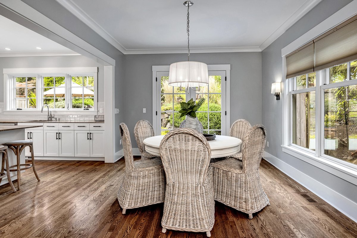 EwingandClark's tweet photo. Kristine Losh &amp; Marie Dennis recently brought on the most adorable #craftsman! 
Check it out!  https://t.co/fGjCbgC0hg
·
·
#seattle #seattlerealestate #seattleluxuryhomes #centraldistrictseattle #lakewashingtonpark #ewingandclark #leschiseattle https://t.co/rwSgYWyw3d