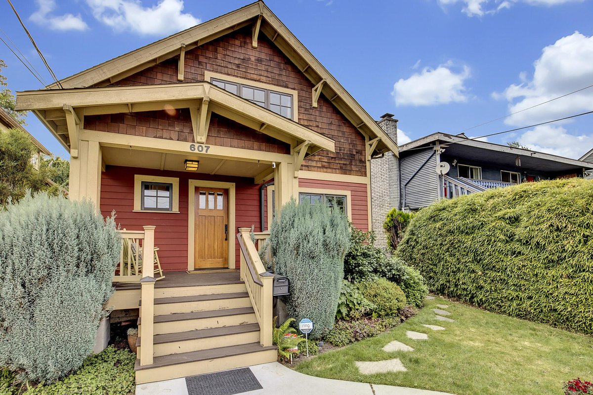 EwingandClark's tweet photo. Kristine Losh &amp; Marie Dennis recently brought on the most adorable #craftsman! 
Check it out!  https://t.co/fGjCbgC0hg
·
·
#seattle #seattlerealestate #seattleluxuryhomes #centraldistrictseattle #lakewashingtonpark #ewingandclark #leschiseattle https://t.co/rwSgYWyw3d