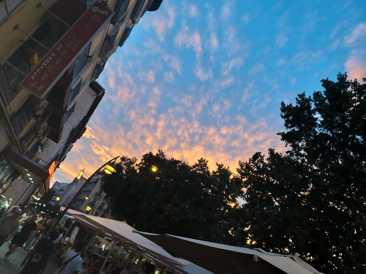 LibersonicA's tweet photo. El #Cielo de #Madrid https://t.co/VWUygh9Y5p