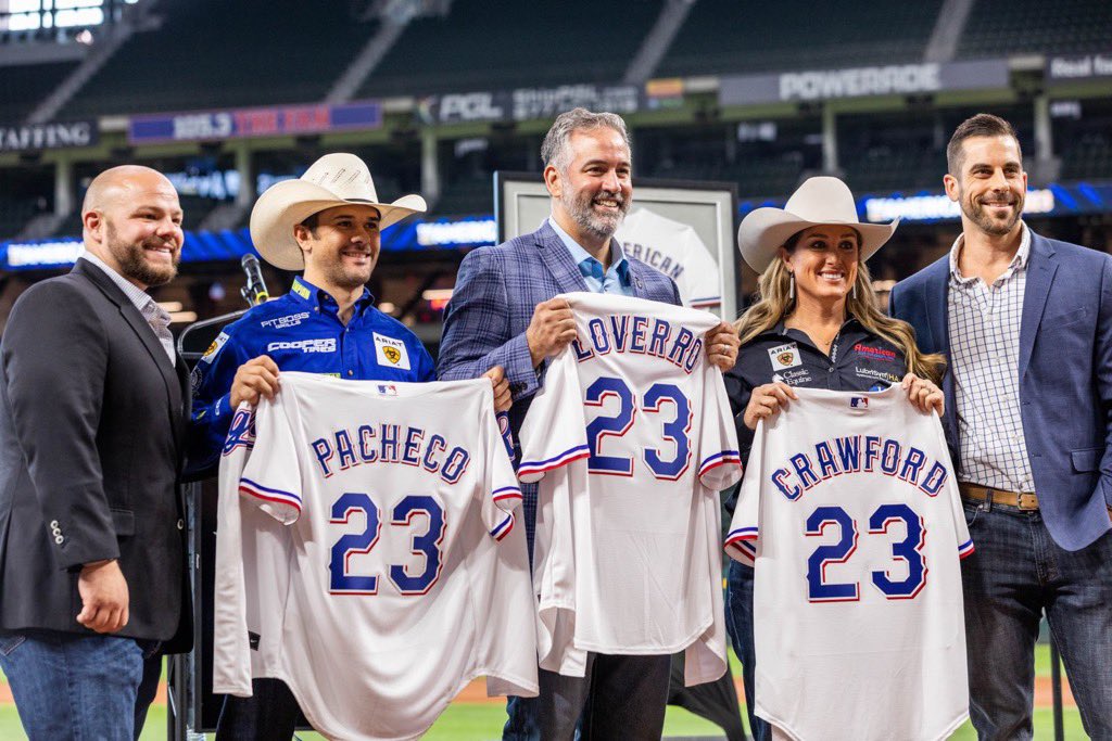 visit_arlington's tweet photo. The richest day in rodeo has a new home. 

Teton Ridge announced that @GlobeLifeField is the official new home of @TheAmericanTR, the now 4-day western festival with new events and more concerts, bringing YOU closer to the action than ever before. https://t.co/IQewbcMZG3
