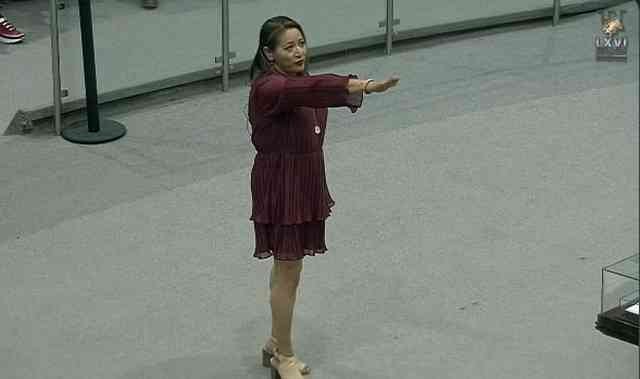 alcalorpolitico's tweet image. #ElPoderDeLaVerdad 🔥| Rinde protesta Elisa Mohedano Orellan como diputada del distrito de #Álamo-#Temapache. Es la suplente de Elizabeth Cervantes, que pidió licencia para ir como Secretaria General de MORENA.
bit.ly/3AYgYHG
#ChécaloEnAlCalor