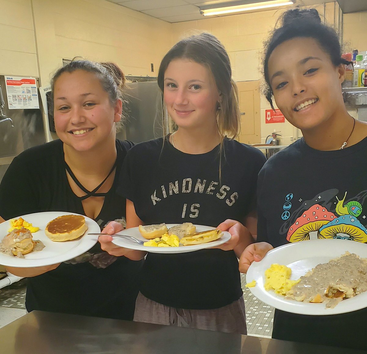 kimbgass's tweet photo. Beginning Culinary students living their BEST Life in Breakfast Lab this morning! #intentionallearningGTC
#HappykidsLEARNBig @ChefDani76 @GreeneTechCtr @aaronflanary @GreenevilleCity @GreeneCoSch https://t.co/mNha0TLRKp