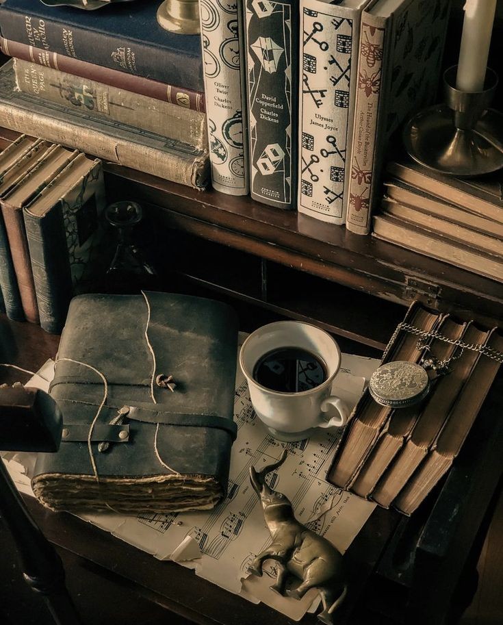 AcademiaDreams's tweet photo. “There is nothing to writing. All you do is sit down at a typewriter and bleed.”

— Ernest Hemingway https://t.co/ZIeEBvSlir