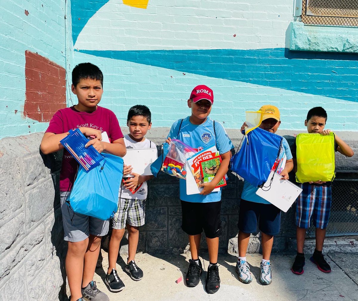 KeySchoolPHL's tweet photo. 3rd Annual Backpack🎒and Supply Drive✏️📓 was a success! Gave out over 150 bags! Thank you Germantown Academy Alumni &amp; Community Service Organization &amp; Officer Delgado. #ringthebellphl #BackToSchool @PPD03Dist @GA1759 @PHLschools https://t.co/L9RGMZuzV3