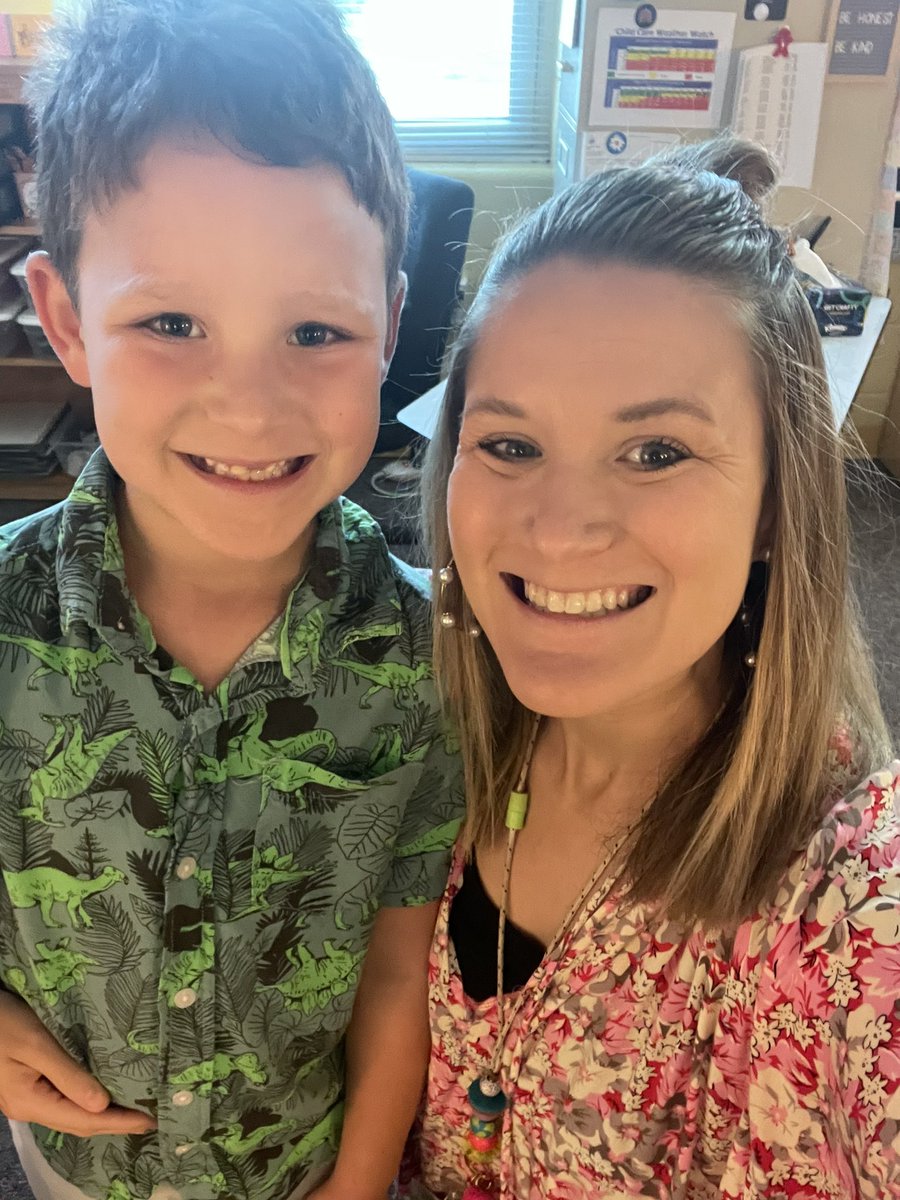 jharnesslps's tweet photo. Day 2 of @LibertyEdFdn Spirit Week 
Vacation Day 🌸🌊
#SHINEBRIGHTLPS https://t.co/aDA2LedXI0