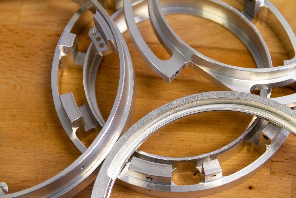 Today we would like to talk to you about Inicon, an Italian company specializing in galvanic treatments. Not only did they carry out surface treatments on all the parts we needed, but they also produced parts for us, such as the rings you see in the photo.