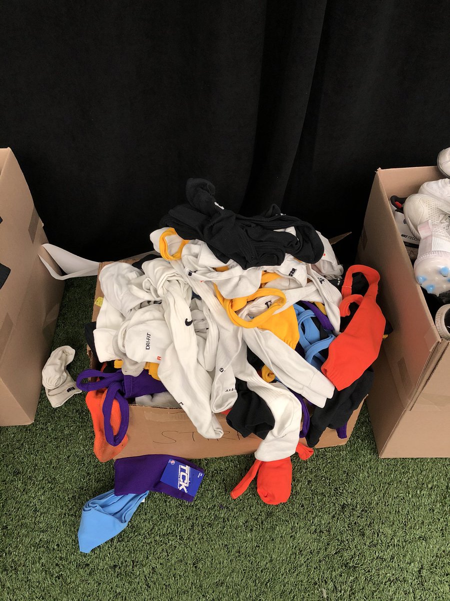 Goods4Greatness's tweet photo. Thank you so much to the @AUProSports softball players for donating some of their gear before leaving Rosemont.
Itโs all being distributed to young players in need across the greater Chicago area. #GiveBackPayForward https://t.co/92vdPAccfs