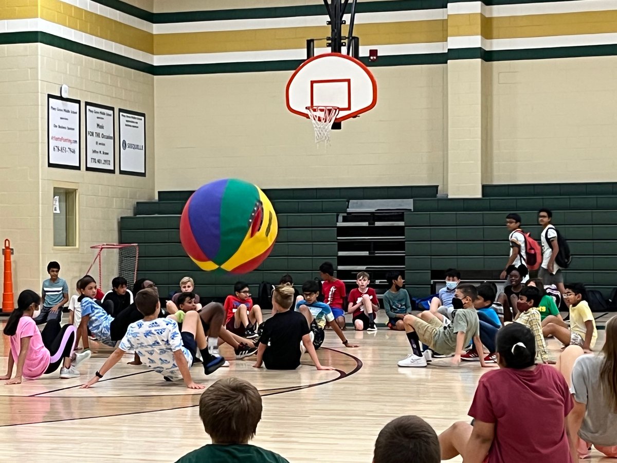 tamekaosabutey's tweet photo. Out in classroom with my kids, Ohhh boy WE HAD A TIME last period ! I will have abs by winter break!!!
#PEisforEveryone
#Allin4Wellness
#PineyProud https://t.co/FHQiymZT17