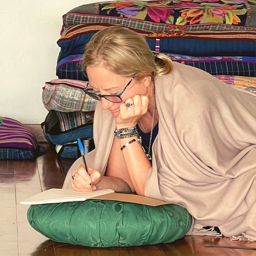 bewildhearted's tweet photo. JOURNAL -- 
⁣
1. What do I want to experience more of in my life? 
⁣
2. What gets in the way of me having more of that now?⁣
⁣
3. If I were committed to experiencing my heart's desires, what tiny actions could I take?⁣
⁣
Circle 2-4 micro-moves that you're willing to try 💞 https://t.co/Pbqqtmuqxe