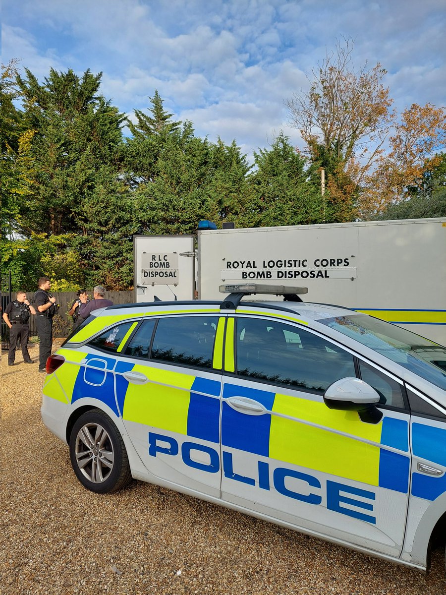 ForestHthPolice's tweet photo. #NRT3 and #SNT1 attended an unexploded mortar in #RedLodge this afternoon
@11_EOD_Regiment completed a safe and controlled detonation of the device within a police cordon
See below for a video!
#ArmyBombDisposal #DontTouchIt #TeamWork
#1088 https://t.co/9CrmsXWKJw