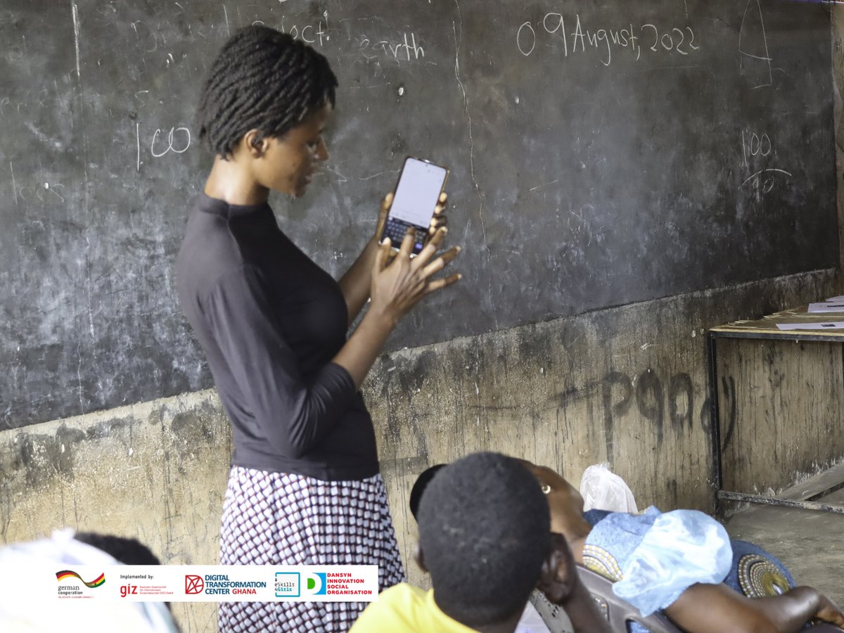 #𝐞𝐒𝐤𝐢𝐥𝐥𝐬𝟒𝐆𝐢𝐫𝐥𝐬 
#eSkills4Girls Training for women.

Day 1: Vea Community

#giz
#africanforesigntgroup
#digitaltransformationcenterghana
#eSkills4Girls
#dansyniso