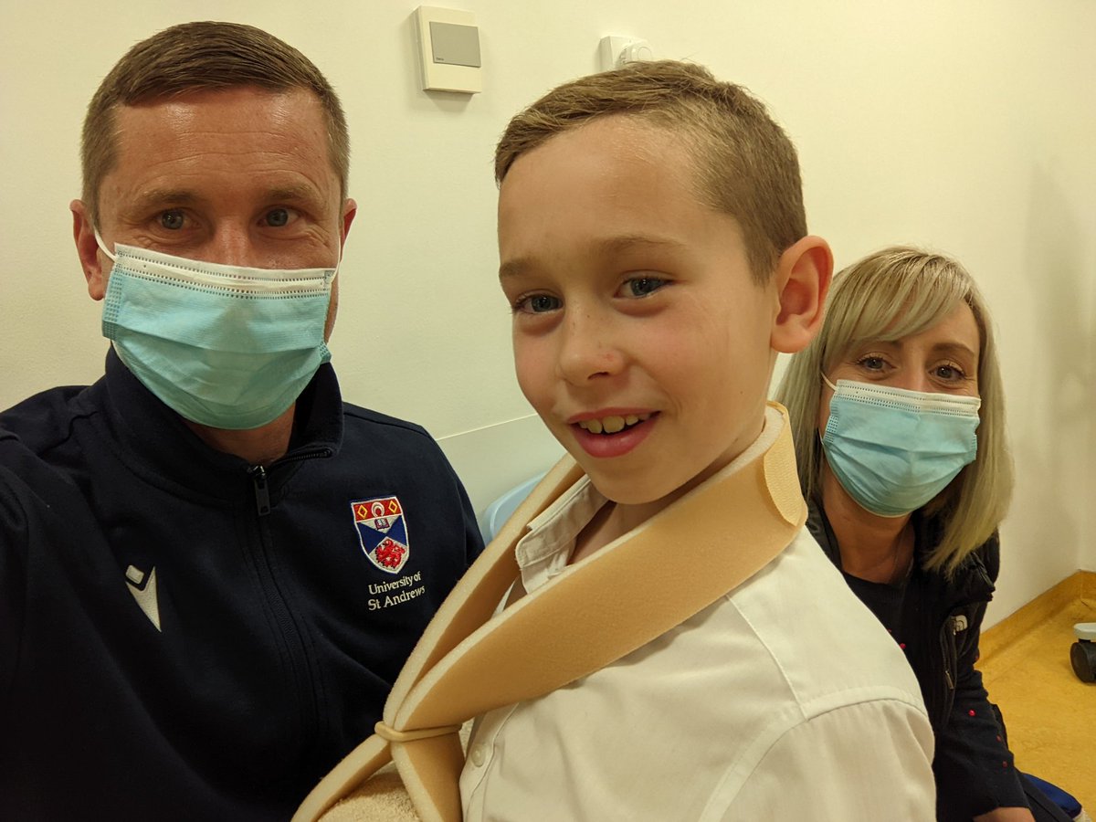 Who knew tree climbing could be so dangerous 🤷🏻‍♂️

Concussion and a double fracture for the golden boy 🏥🤦‍♂️