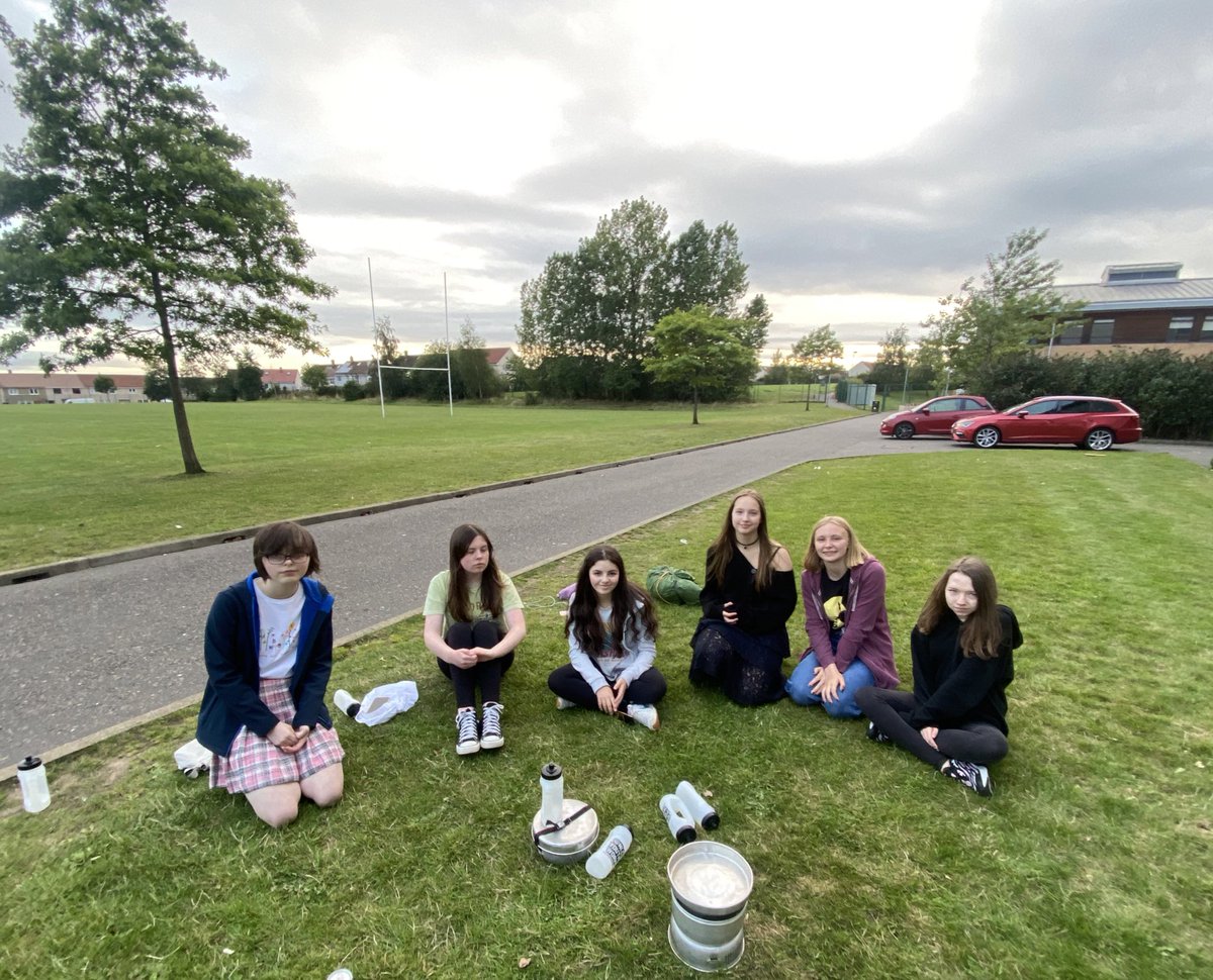 NLCYouthwork's tweet photo. Our @climate_nl guys are training for their @DofEScotland #silverdofe & took part in some expedition training today making some #ecofriendly #veganhotdogs #campcrafttraining #meatfreemeals #reducingmeatconsumption #dofe @CldKirsty https://t.co/6aFeIfFKBx