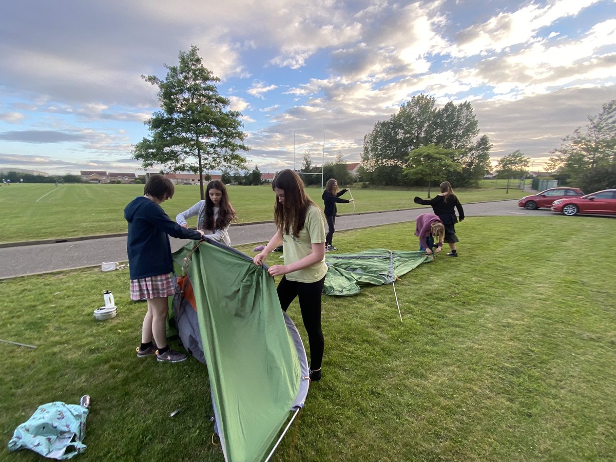 NLCYouthwork's tweet photo. Our @climate_nl guys are training for their @DofEScotland #silverdofe & took part in some expedition training today making some #ecofriendly #veganhotdogs #campcrafttraining #meatfreemeals #reducingmeatconsumption #dofe @CldKirsty https://t.co/6aFeIfFKBx