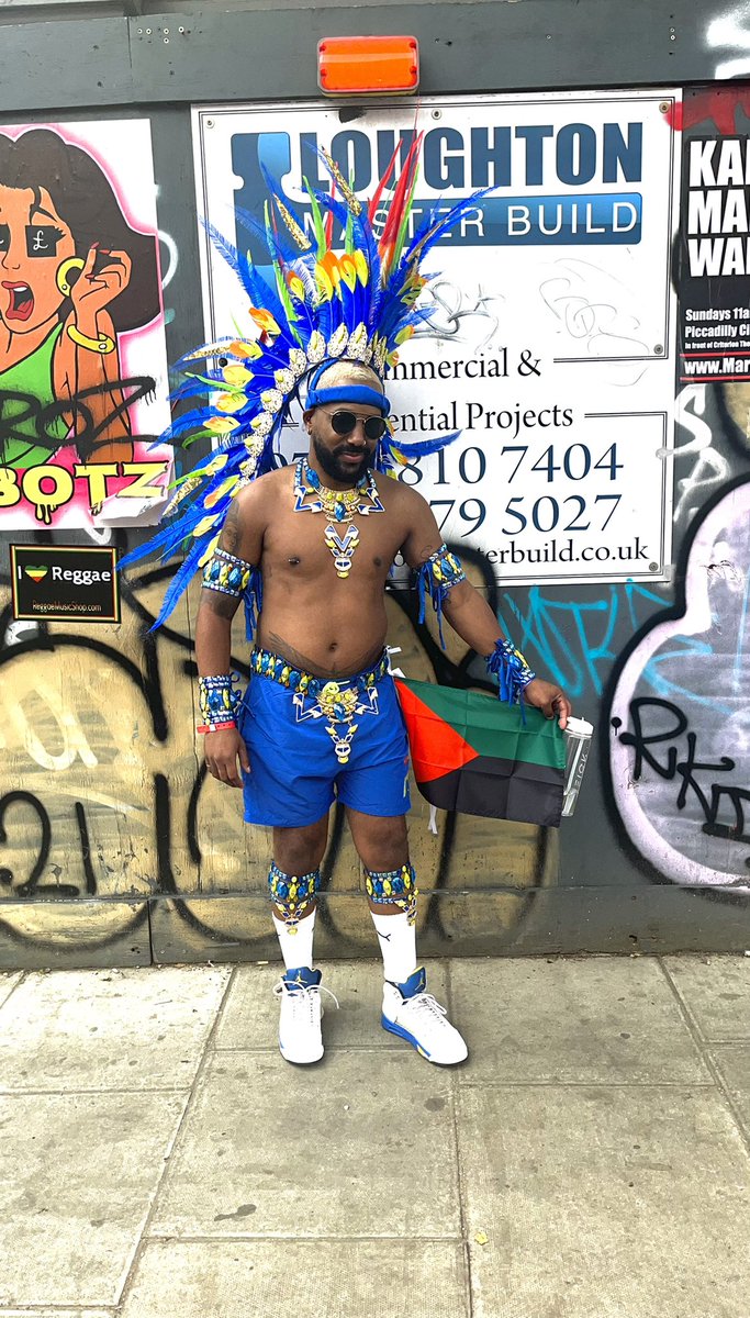 X_Tiiponpon's tweet photo. Yo ! Je partage avec vous mon costume de carnaval de Londres ! #NottingHillCarnival2022 #NottingHillCarnival #ReignMas #Fwi #Martinique 🤪🙌🏽🎉 https://t.co/bIjfgBBo4c