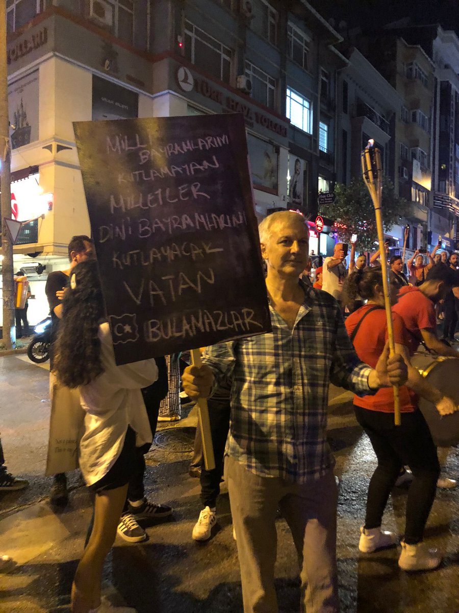 Zafer Partisi'nin #30AğustosZaferBayramı'mız için düzenlediği organizasyondan bir kare:

"Milli bayramlarını kutlamayan milletler, dini bayramlarını kutlayacak vatan bulamazlar."