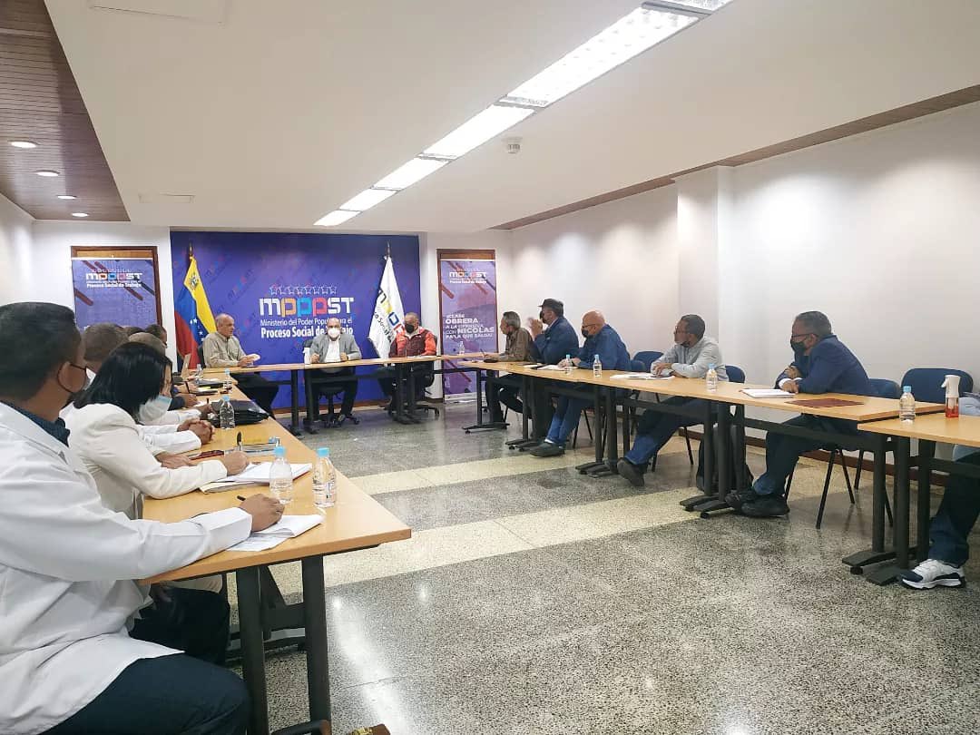FranklinRondo20's tweet photo. Desde la Mesa Téc. Nac. de Trabajo, la CBST-CCP en reunión con el Min. del Trabajo, Min. de Planificación y el Tesorero de la República en franco desarrollo de estrategias laborales que beneficia a la CLASE OBRERA  @NicolasMaduro @Nahumjfernandez @luismarcanos @EstatalesCLATE https://t.co/chiGjaSQUP