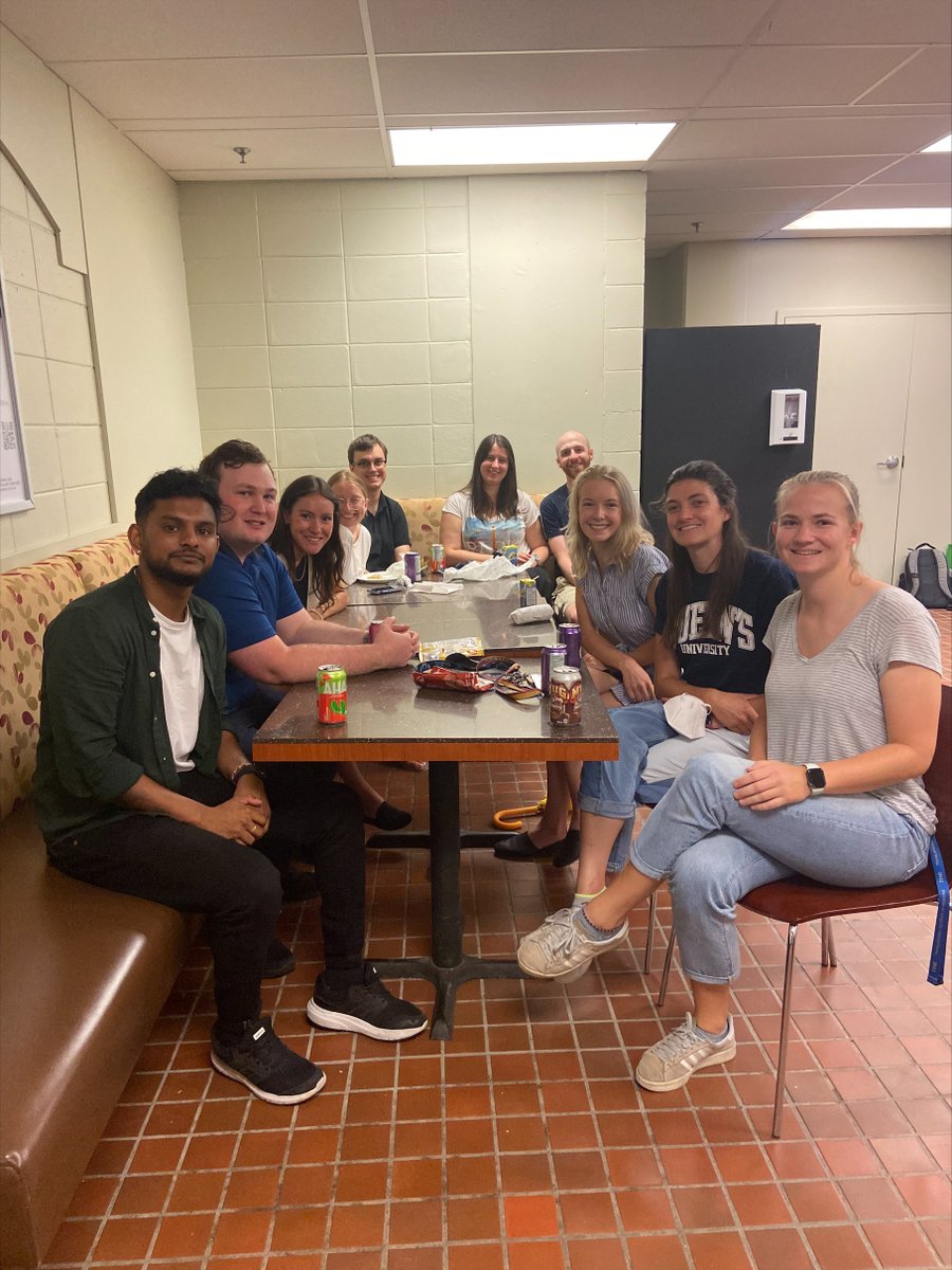 tmedQueens's tweet photo. Welcome new TMED students!! Thank you to Dr. Paula James @james_paulad, Dr. Che Colpitts @colpittsc and  @DrStephenArcher for welcoming our students at orientation and to the TMED Student Society and current students for hosting a welcome lunch! @QueensuDOM @QueensUHealth https://t.co/acKJxeNLu3