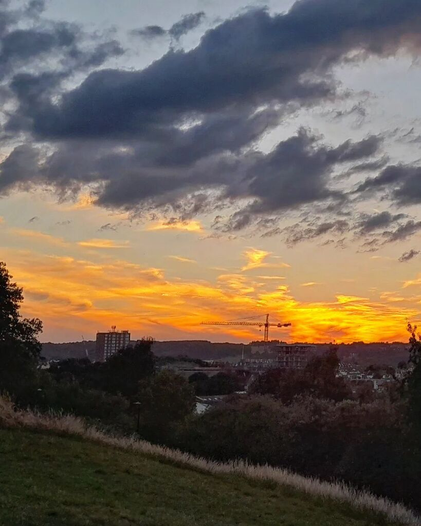 City sunset 🌇 instagr.am/p/Ch5QmSRMzr5/