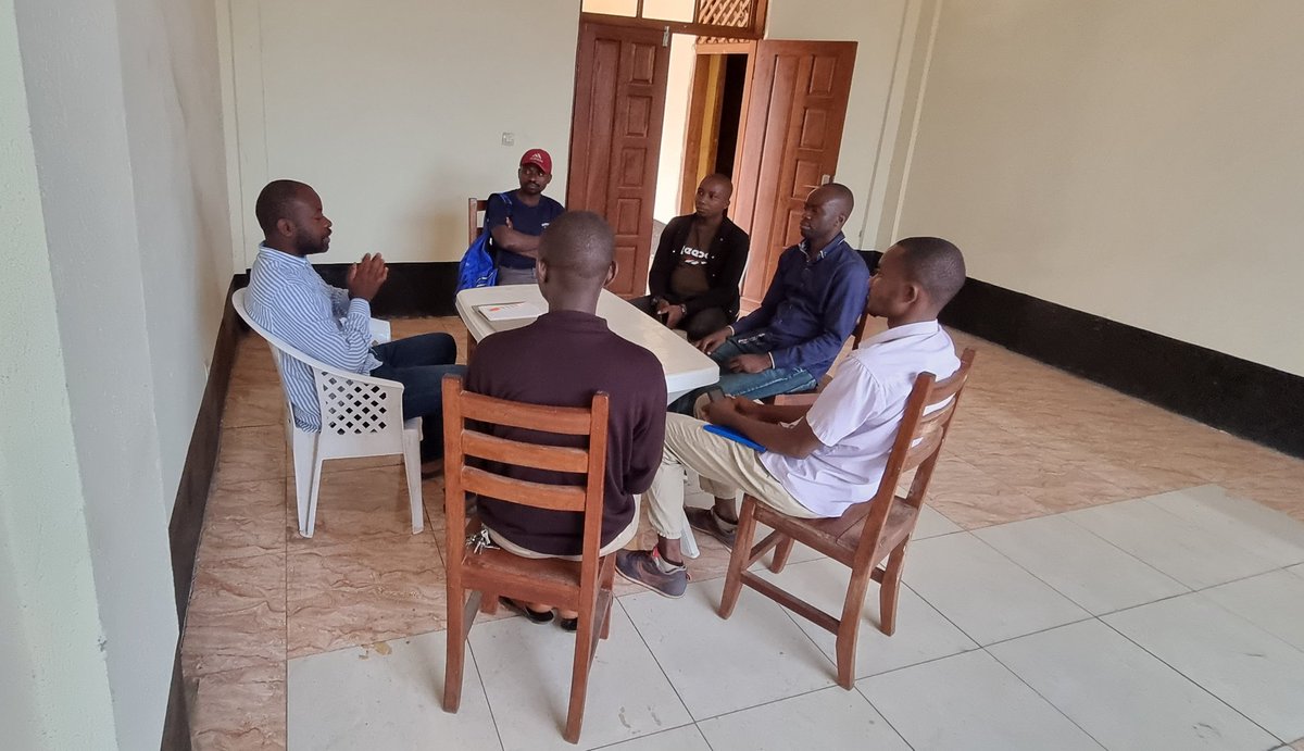 KatumbweYves's tweet photo. J'ai eu l'honneur d'échanger avec  une poignée de jeunes très engagées de Kongolo. Cette rencontre consistait à réfléchir sur les actions sociales à mener sur le territoire de Kongolo / Tanganyika au travers de @REPOS26240294 . https://t.co/EMw6qeHEnJ