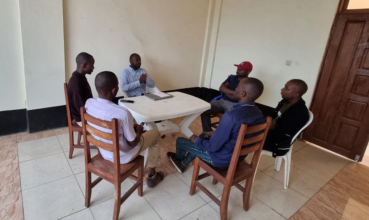 KatumbweYves's tweet photo. J'ai eu l'honneur d'échanger avec  une poignée de jeunes très engagées de Kongolo. Cette rencontre consistait à réfléchir sur les actions sociales à mener sur le territoire de Kongolo / Tanganyika au travers de @REPOS26240294 . https://t.co/EMw6qeHEnJ