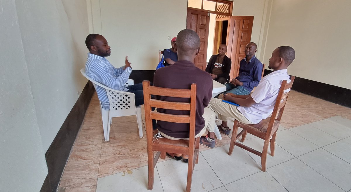 KatumbweYves's tweet photo. J'ai eu l'honneur d'échanger avec  une poignée de jeunes très engagées de Kongolo. Cette rencontre consistait à réfléchir sur les actions sociales à mener sur le territoire de Kongolo / Tanganyika au travers de @REPOS26240294 . https://t.co/EMw6qeHEnJ