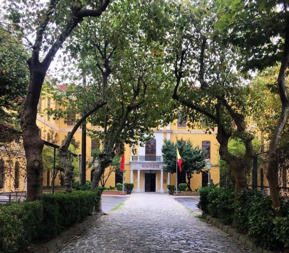 polatyunusemre's tweet photo. İstanbul’daki tarihi okullar; Galatasaray Lisesi 📸 kuruluş tarihi:1491 eski adı mektebi sultan i “ İşimiz gücümüz eğitim” #Beyoğlu #istiklal #eğitimherengeliaşar 🕴 #marif ✒️ Sn. @memleventyazici @meb_ogm @fehmirasimcelik @mahmut_biyikli @ulvisaran https://t.co/mJPXZXA1Vk