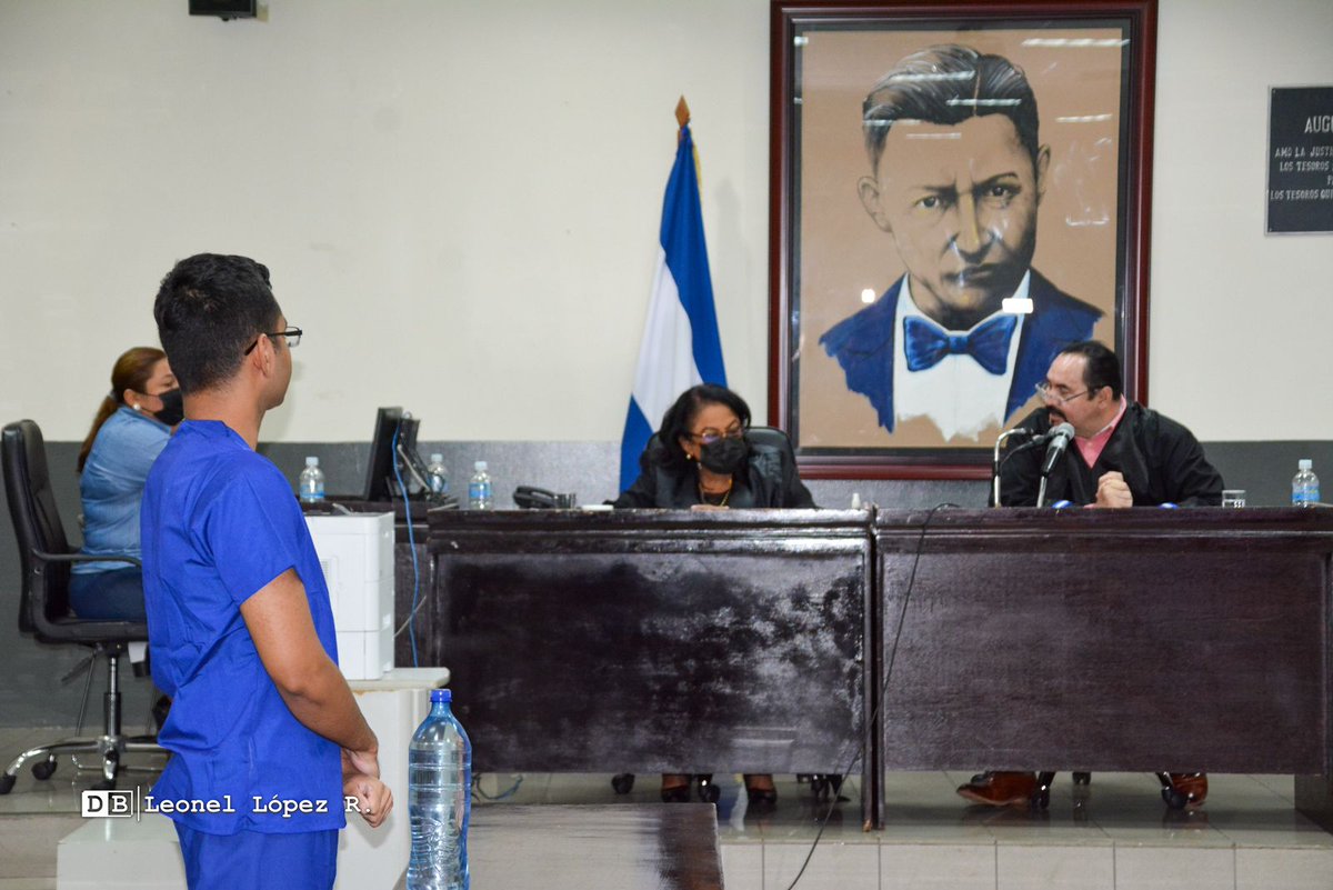 Y se dice ser nicaragüense 🤔🙄 a como diría el Comandante "Qué vergüenza!" Que pague por sus crímenes 🤬