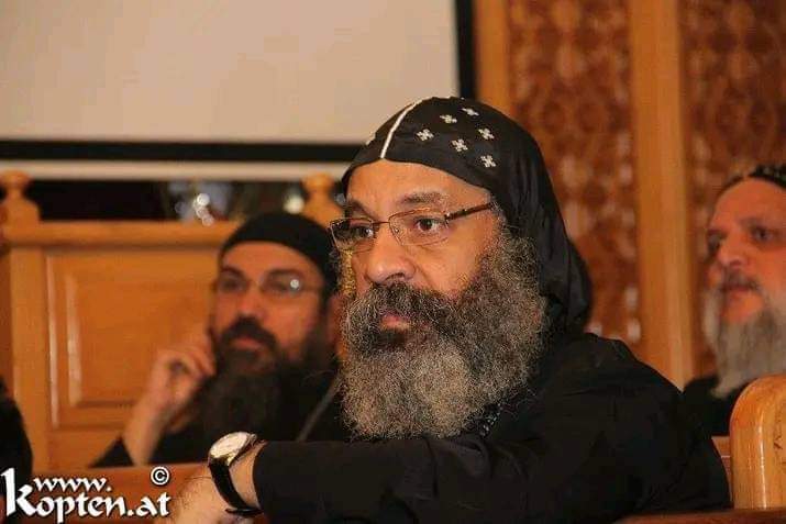 الانبا رافائيل ، كان بيجاوب على اسئلة الشباب !
 
واحد بعتله انا موجوع جدا من كنيستى و اترفضت منها ! 
رد قاله بالنص كدة :" انا لو اعرف انت مين ، اجيلك دلوقتى و اخدك فى حضنى جامد و افضل حاضنك لحد ما تستريح و بعدين اخدك كنيستك ارجعك للمكان اللى اترفضت منه ، هستناك يابنى ! "