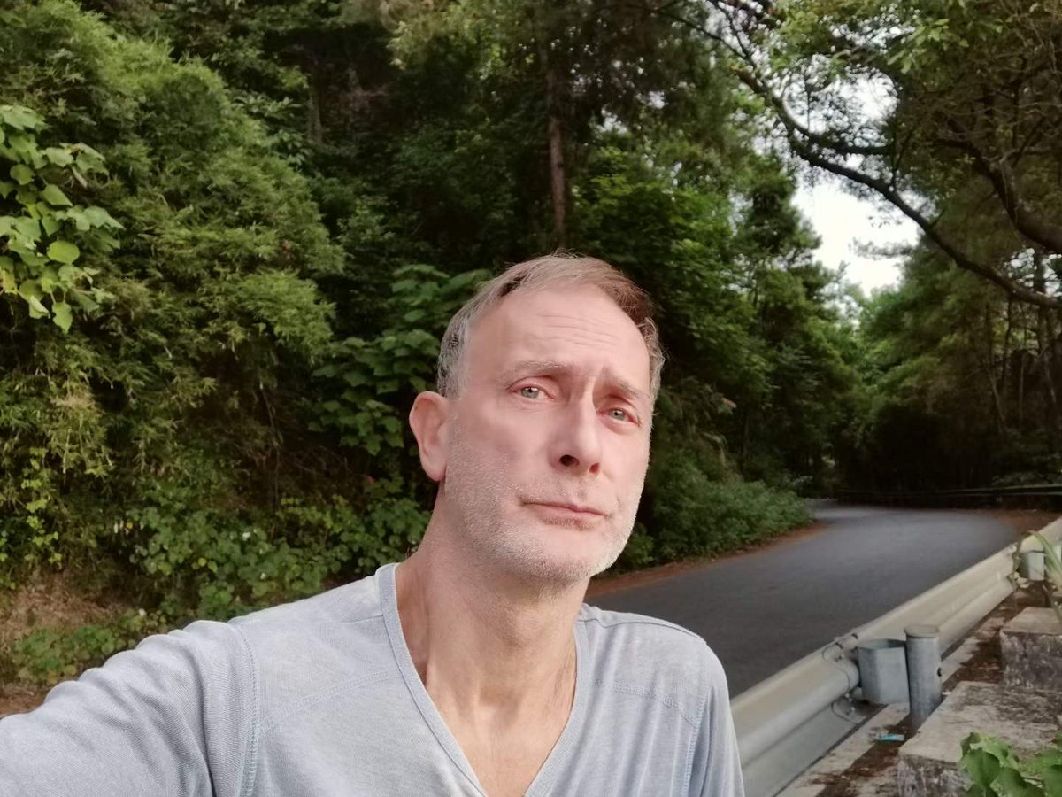BeehiveChina's tweet photo. It's been a day.. #GinAndTonic #HandRolledCigarette #SelfGround Coffee to wind down for sleep.. #Organic Natural #Tobacco and #Coffee grown in #China.. #Gin.. a necessary evil.. #Guitar.. I would, but.. the neighbours.. 03:20 am China time https://t.co/6mdz0HAa4h