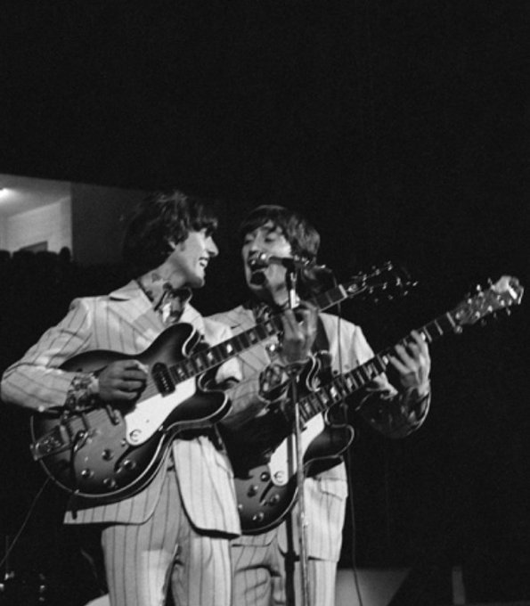 John Lennon George Harrison
The #Beatles via <a href="/flowersmacca70s/">Melina 🍏</a>