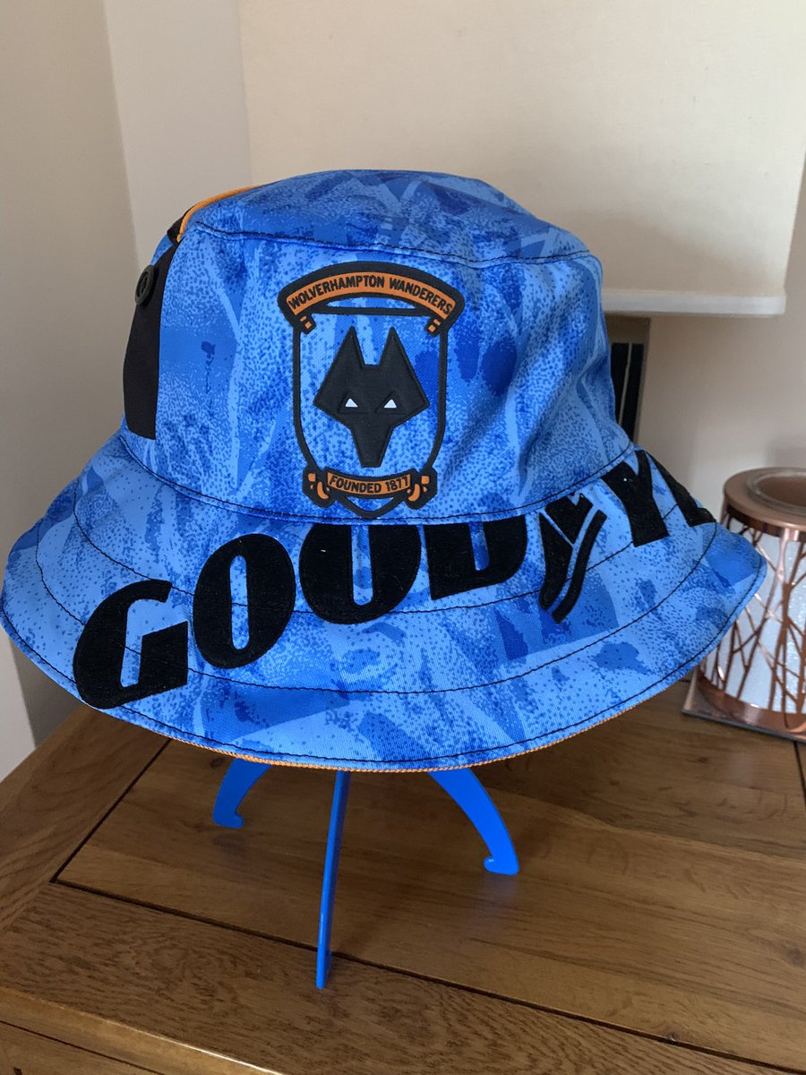 mandyfal1969's tweet photo. Reversible WWFC bucket hat 🐺🧡🖤 https://t.co/rehTMyRUqJ