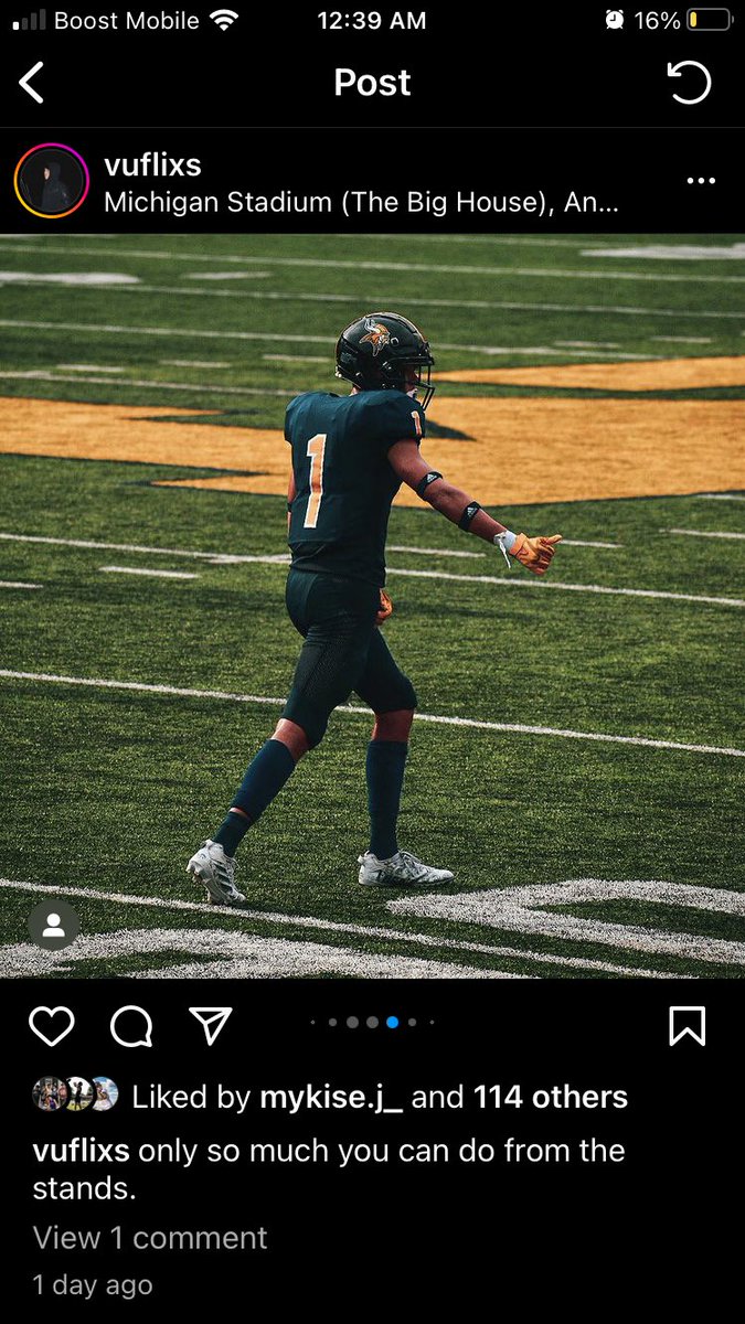 bigfitz517's tweet photo. Canβt say enough about how great of an event #BattleAtTheBigHouse was for @hhs_football1 and the young men including my @dlofitz14 Memories of a lifetime for everyone . Super proud of the effort by them all. #DLo #TeamFitz #HaslettFootball #STEPS https://t.co/swcLEQx8S5