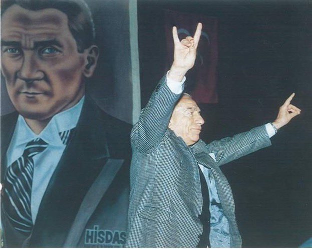 Atatürk; insanlığa sevgi, Türklüğe sevda, ilme dayalı imandır.

-Alparslan Türkeş