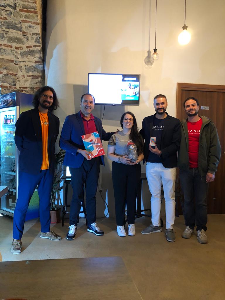 unplibasilicata's tweet photo. Un pomeriggio a #MarsicoNuovo da incorniciare grazie agli #amici della #ProLoco #Marsico alla community #Marsicuore all' #Albergo Diffuso Bar Le Tre Colline e alla società iInformatica che ha presentato la nuova versione #Lucanum Elements il #gioco di #carte della #Basilicata 😍 https://t.co/hs46kagsAT