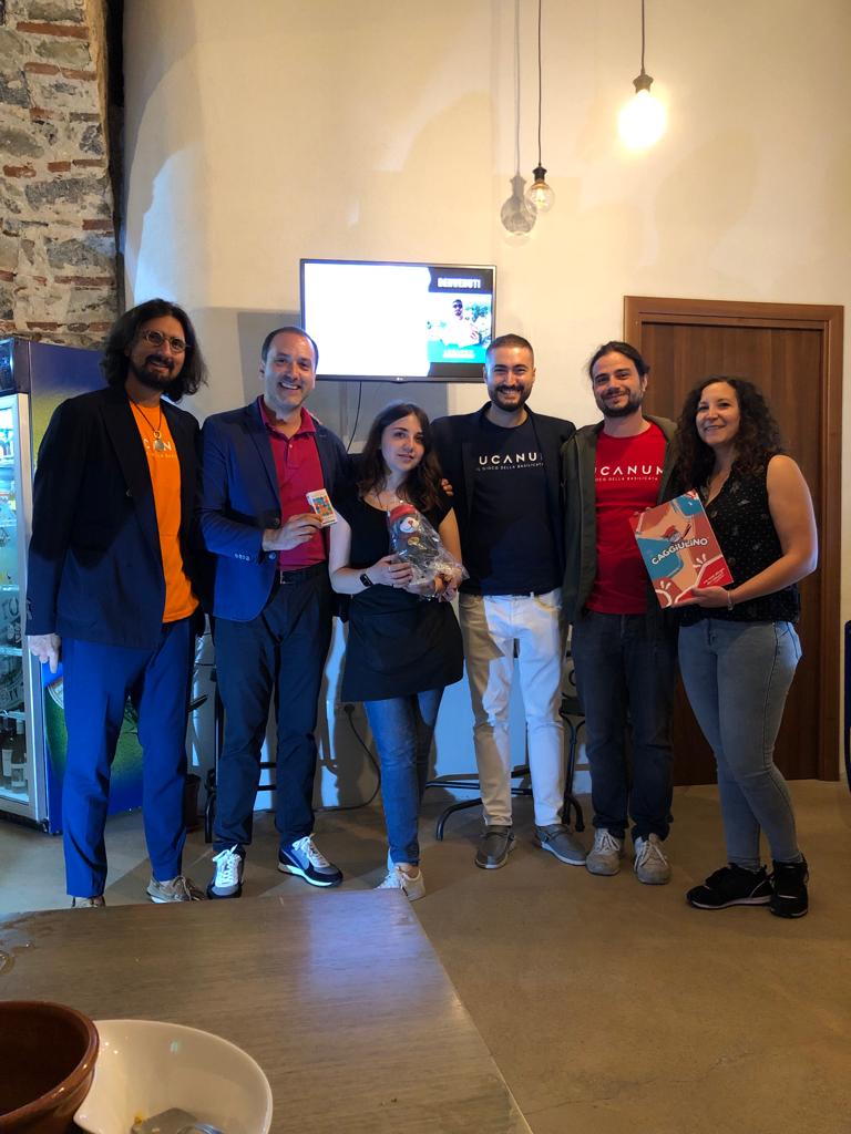 unplibasilicata's tweet photo. Un pomeriggio a #MarsicoNuovo da incorniciare grazie agli #amici della #ProLoco #Marsico alla community #Marsicuore all' #Albergo Diffuso Bar Le Tre Colline e alla società iInformatica che ha presentato la nuova versione #Lucanum Elements il #gioco di #carte della #Basilicata 😍 https://t.co/hs46kagsAT