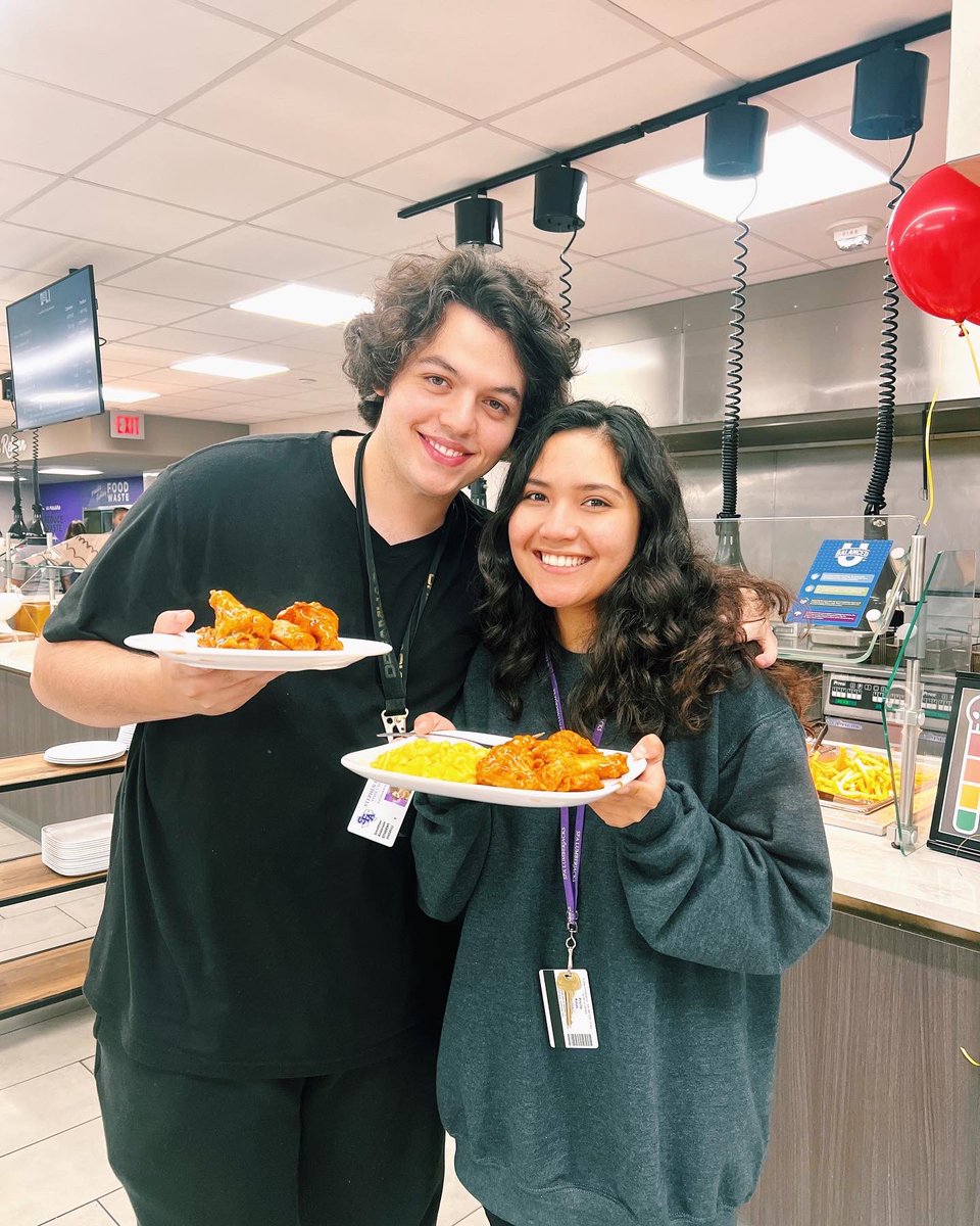 LumberjackEats's tweet photo. Food Hall 1923 brought the heat today! Executive Chef Jason Crysup crafted flavorful wings and specialty sauces for students at lunch today! Comment below what you favorite flavor was ⬇️🔥 https://t.co/yDGHWiVZpc