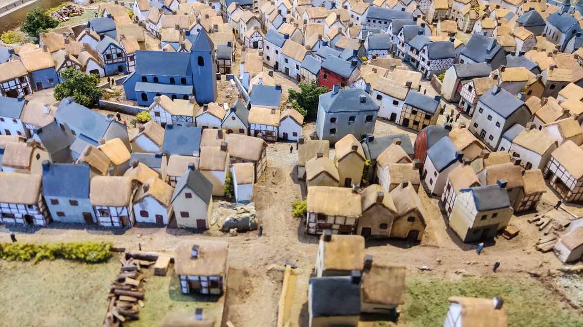 EmilieMontreal's tweet photo. La #Famenne est une région de #Wallonie coincée entre le Condroz et l'Ardenne 🇧🇪
Saviez-vous que la Ville de Marche était une ville fortifiée au Moyen Age ?
Super maquette à découvrir au FAM > https://t.co/OXIZwjh7qS https://t.co/zNdfHZtinO