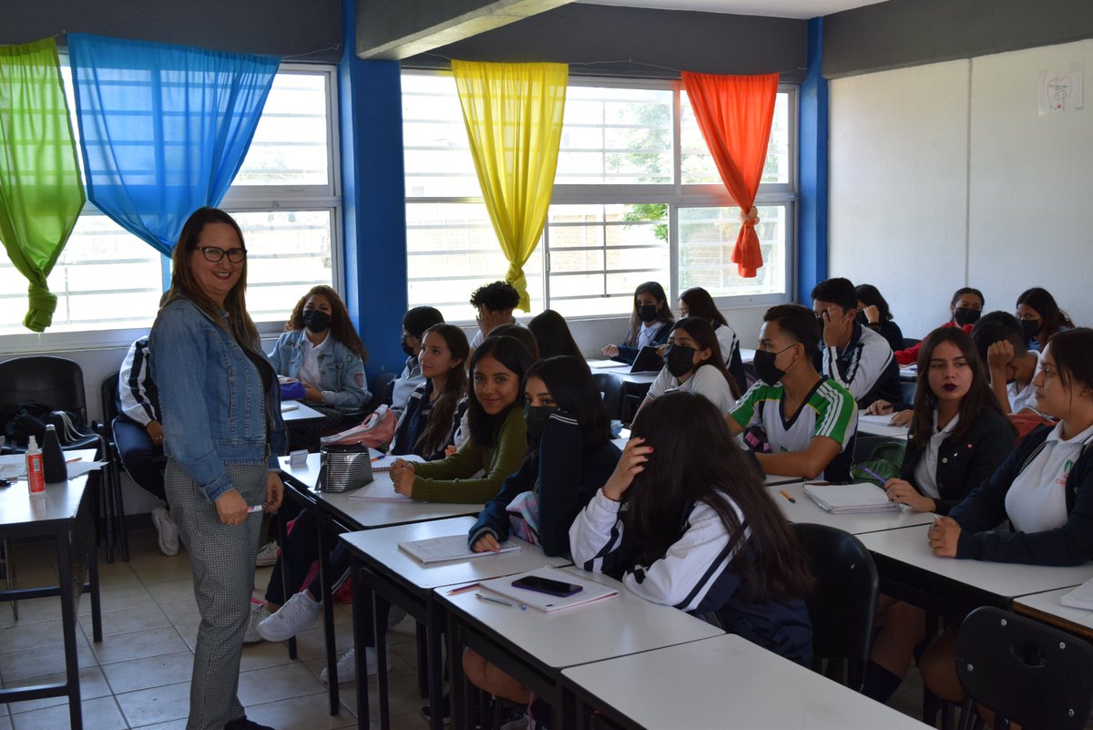 CecytegLeon's tweet photo. Bienvenida al ciclo escolar agosto-diciembre 2022.

Con un mensaje de aliento y superación, nuestra directora y docentes  les dieron la bienvenida a los estudiantes a este nuevo ciclo escolar. https://t.co/0mIso8x8Nq