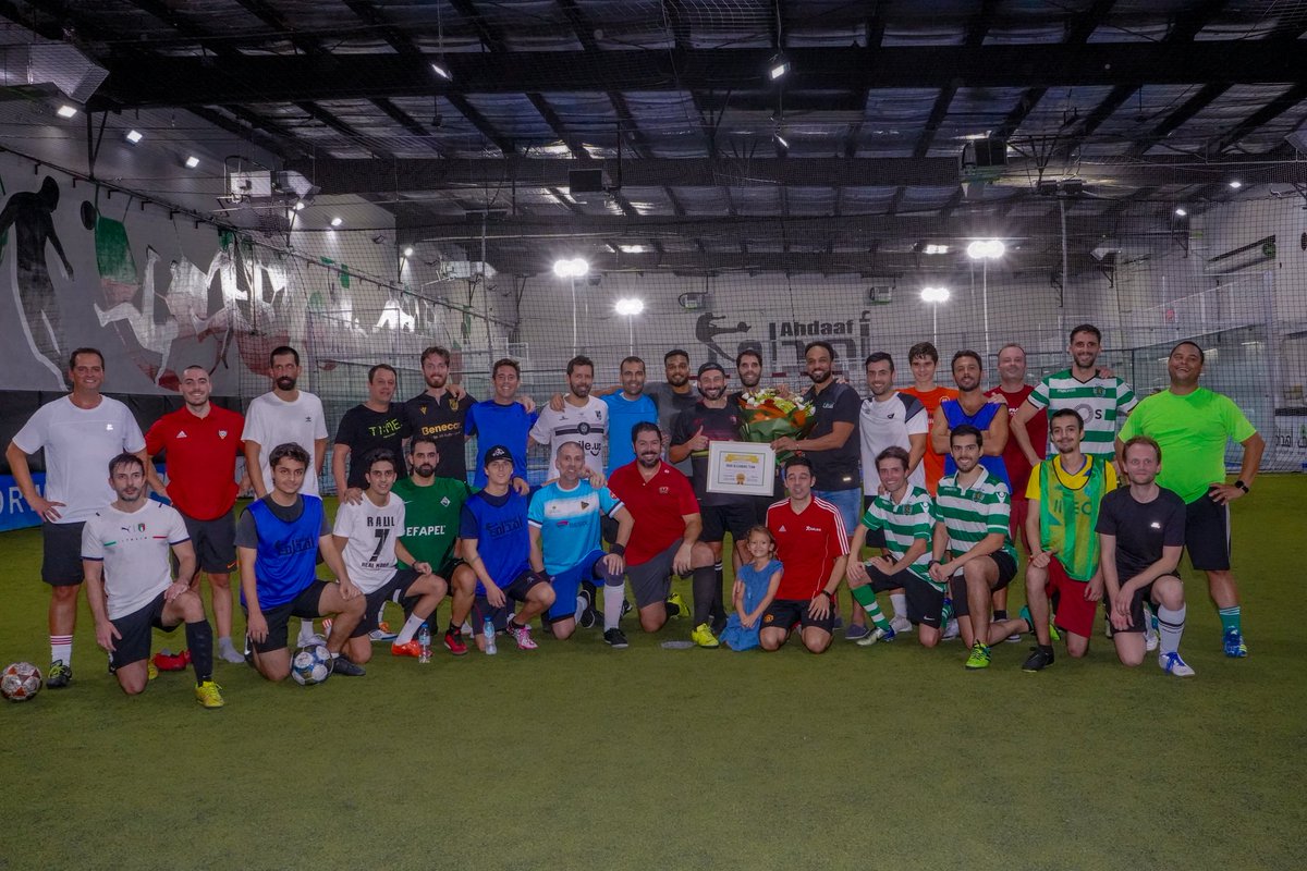 hugogue's tweet photo. Futebol UAE jogo 500 some years oassed by (arround 10) big team great players amazing friends https://t.co/j8IE9ooWSC