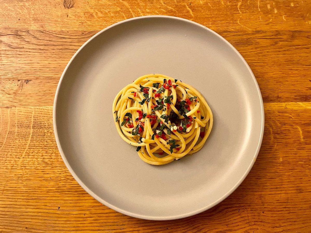NeophyteCook's tweet photo. Bucatini aglio e olio https://t.co/3F2wFoJMZa