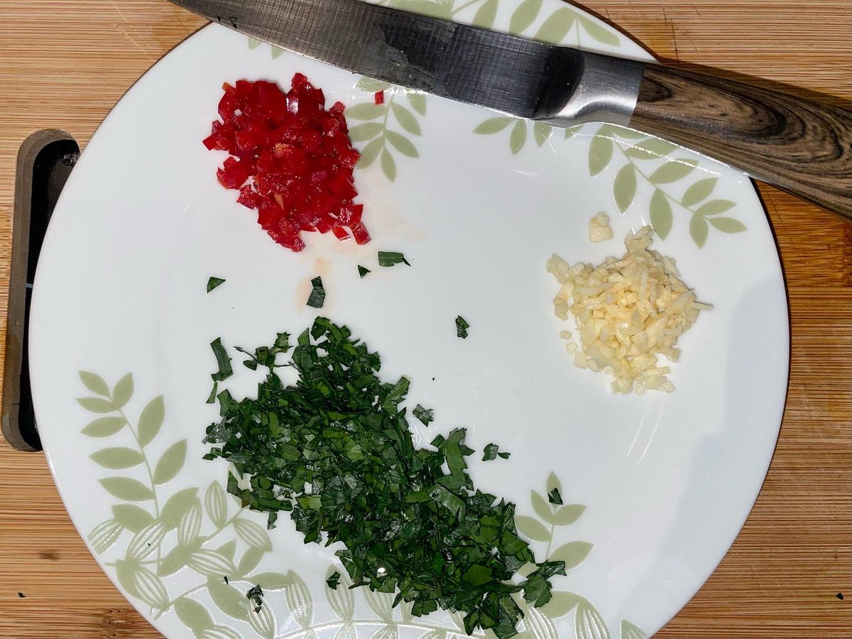 NeophyteCook's tweet photo. Bucatini aglio e olio https://t.co/3F2wFoJMZa