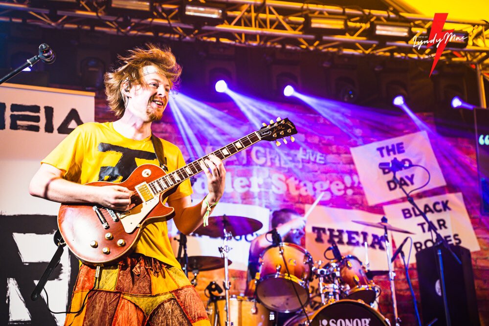 LyndaMcKennaPh1's tweet photo. 🎪Tambourines and Stressballs 🎪

@THEIA_uk showing just how to engage with festival goers @WatchetLIVEfest 

Great Set Again!

#theiauk #THEIA #watchetfestival #somersetfestival #lyndymacphotos #watchet #festival #livemusicphoto #livemusicphotographer #tog #altrock #newsingle https://t.co/ti26njIh8R