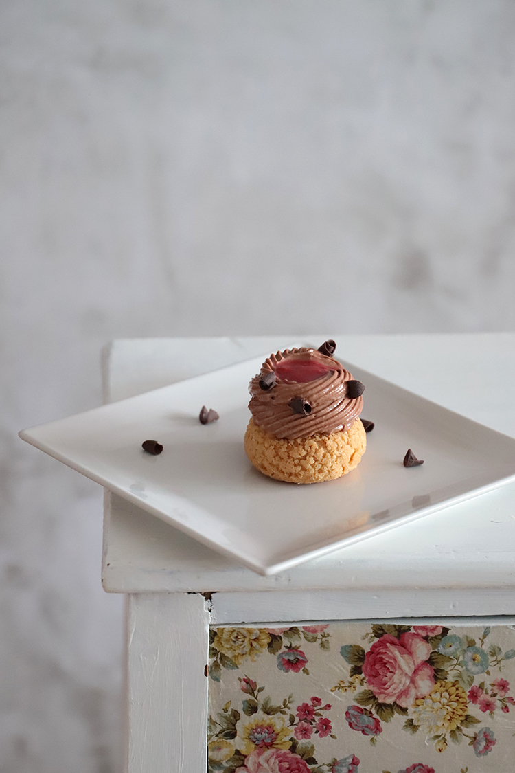 Petit choux de chocolate y frambuesa
Receta, paso a paso y corte del interior↓↓↓
instagram.com/p/Ch5JRY_oO5F/