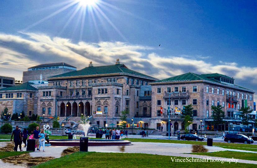 vinceschmidt9's tweet photo. @UWMadison Memorial Union #Wisconsin #universityofwisconson #Madison #memorialunion @UWBadgers @UWDigiCollec @WisconsinUnion #photography #ThePhotoHour https://t.co/9UQPFAkENL