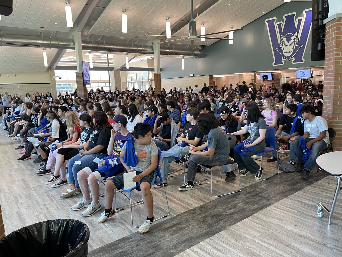 cgardea4's tweet photo. Outstanding turnout for 9th Grade Orientation. Student leaders and staff did an excellent job welcoming our new students and making them feel comfortable. Tons of smiles and fist bumps. GO BLUE! ⁦⁦⁦⁦@WAHIASB⁩ https://t.co/s0or358wKo