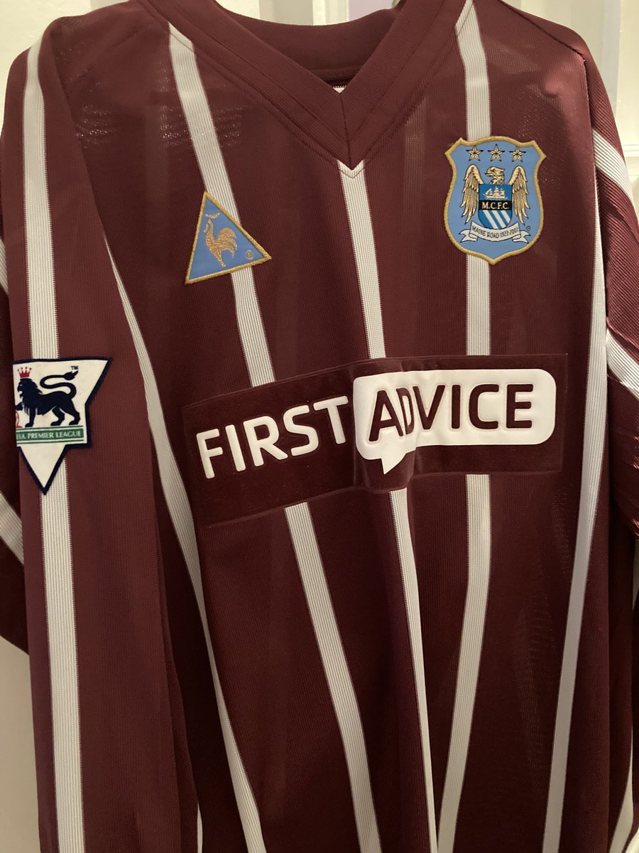HamworthyUtdFC's tweet photo. ⚒GIVEAWAY⚒

As the #FACup continues this weekend, let’s have another shirt giveaway! This time it’s a rare away signed #ManCity shirt signed by Frenchman Nicolas Anelka. Again there’s no catch, just #BeKind. For a chance to win:

⚒Follow us 
⚒Retweet this tweet https://t.co/AH8EHUjNaK