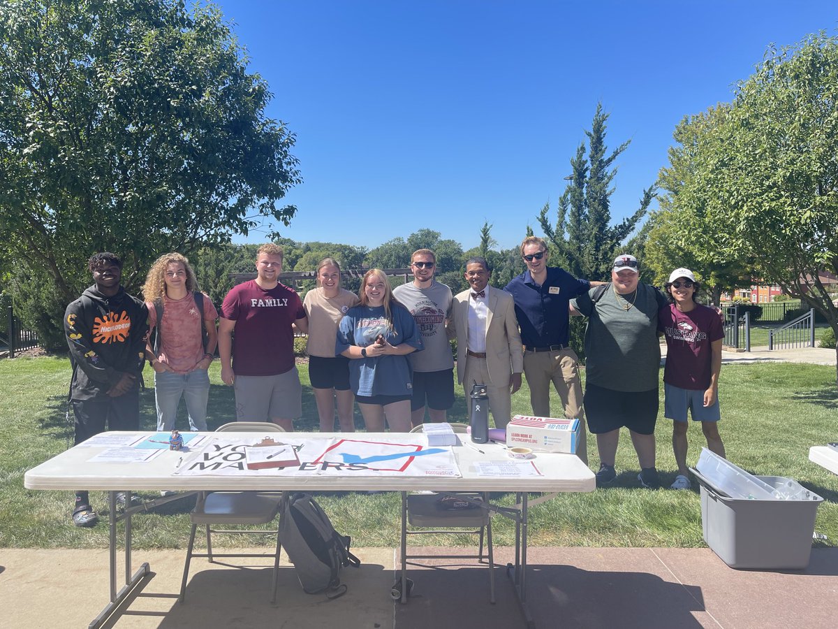 MsidePresident's tweet photo. Stopped by the Morningside Activities Fair today. Over 25 different student groups were recruiting fellow students to join their ranks. #MsideProud https://t.co/LEHQhFz0uK