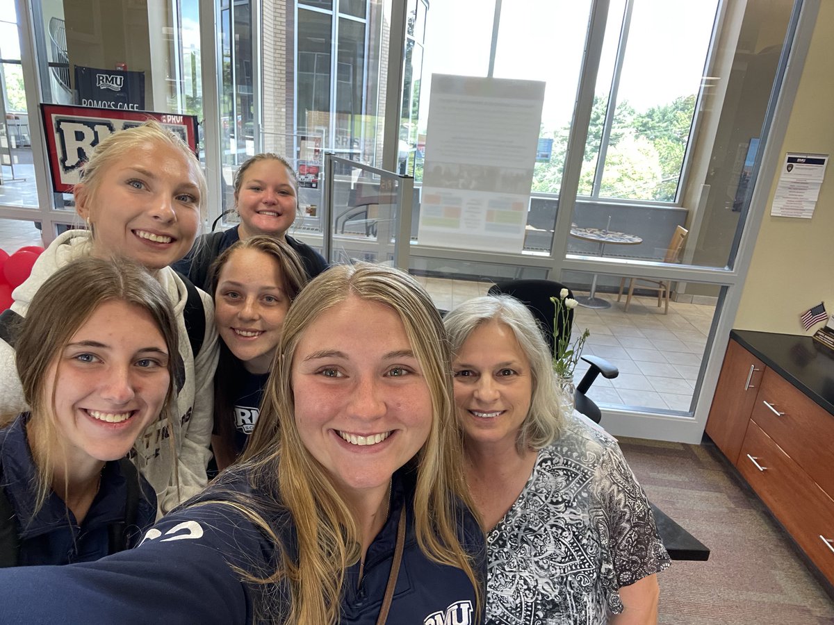 Mackhoover24's tweet photo. Today we were #beingpresent when we stopped by and visited Cheryl who is the visit coordinator here at RMU! We learned that she has been a part of the RMU family for almost 20 years. It is so important to “be where your feet are” &amp; learn about those around you! @RMUSoftball https://t.co/4OWdqg00yo