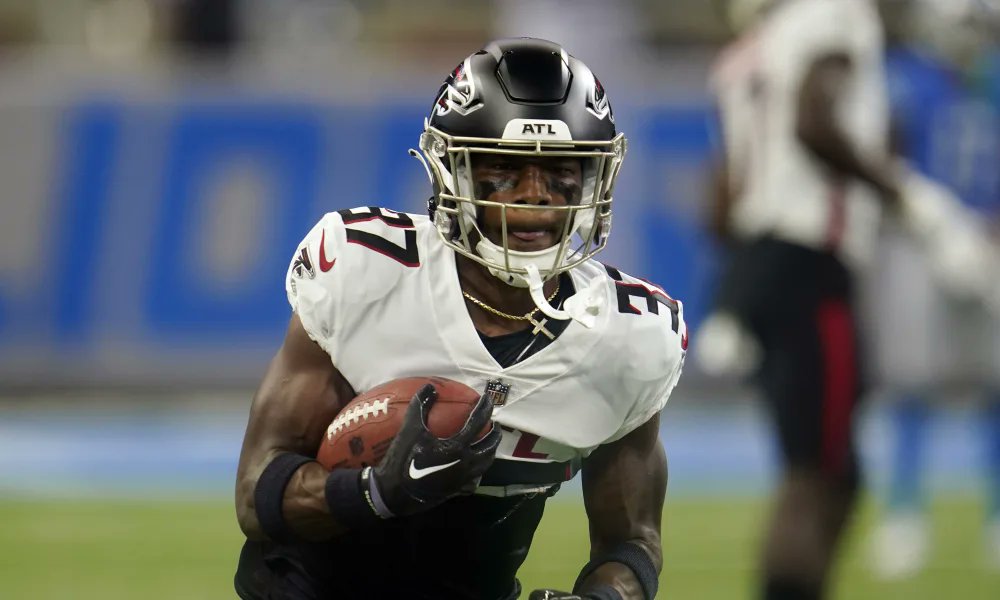 Congratulations to <a href="/TusculumFB/">Tusculum Football</a> alum Dee Alford for making the <a href="/AtlantaFalcons/">Atlanta Falcons</a> initial 53-man roster heading into the regular-season. We are so proud of you <a href="/AlfordGlo4/">GLOMAN2️⃣.3️⃣</a> and wish you all the best this year. #PioneerUP